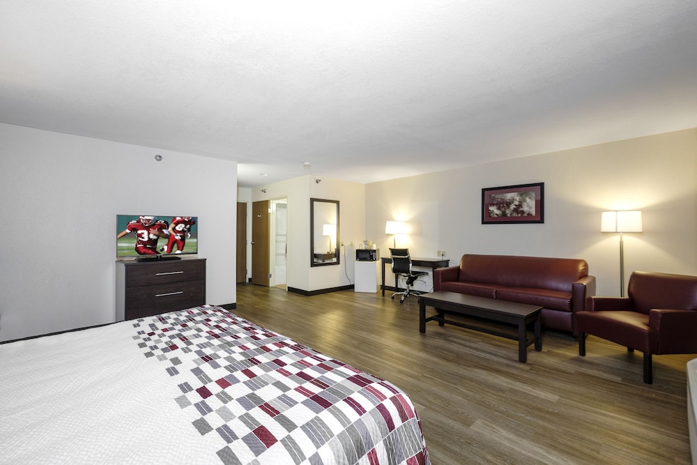 Holton Inn and Suites - photo 7