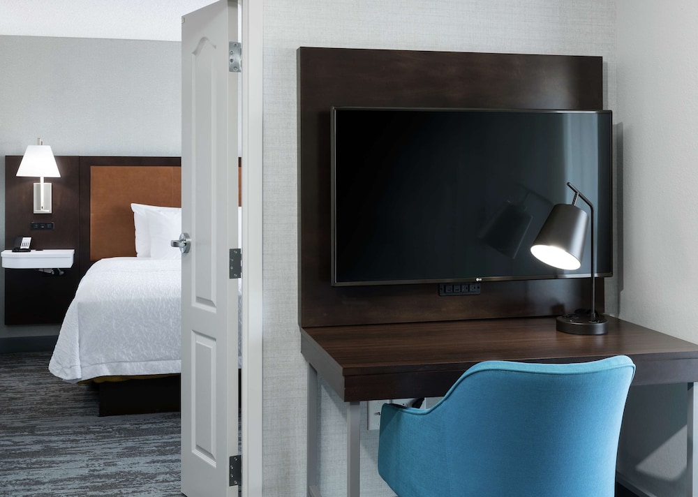 Hampton Inn & Suites Memphis Beale Street - photo 8