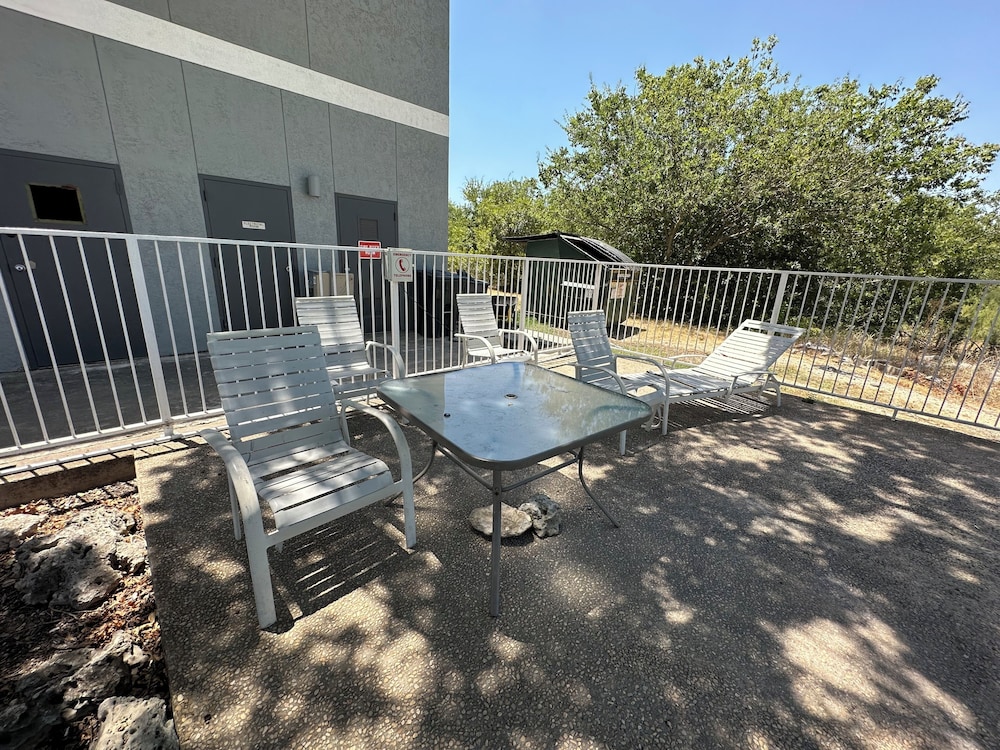 HillView Inn - photo 32