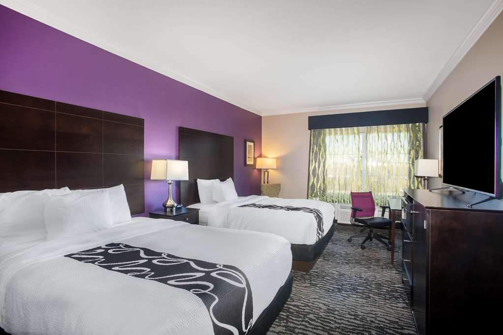 La Quinta Inn & Suites by Wyndham Columbus TX - photo 22
