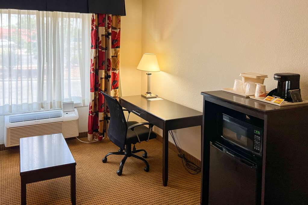 Quality Inn & Suites Farmington - photo 32