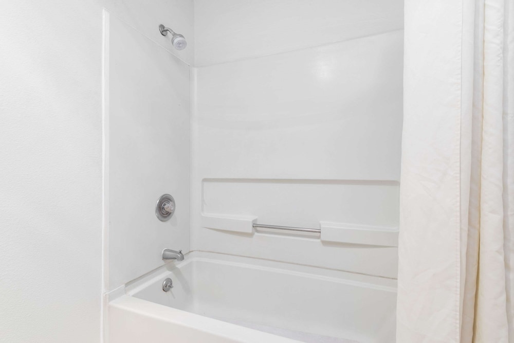 Super 8 by Wyndham Fernley - photo 22