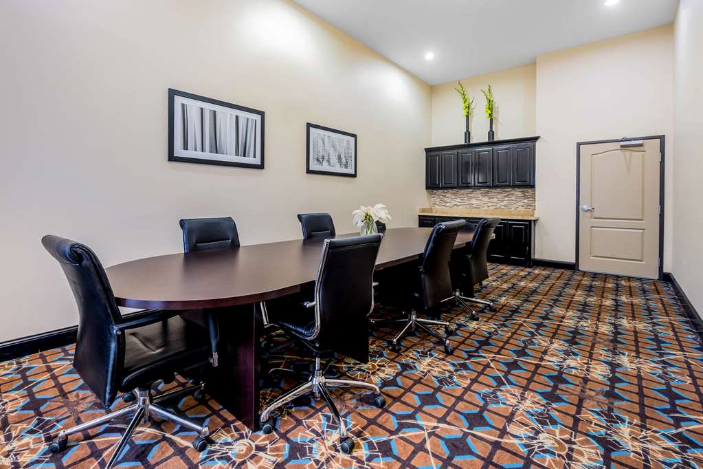 La Quinta Inn & Suites by Wyndham Marshall - photo 28
