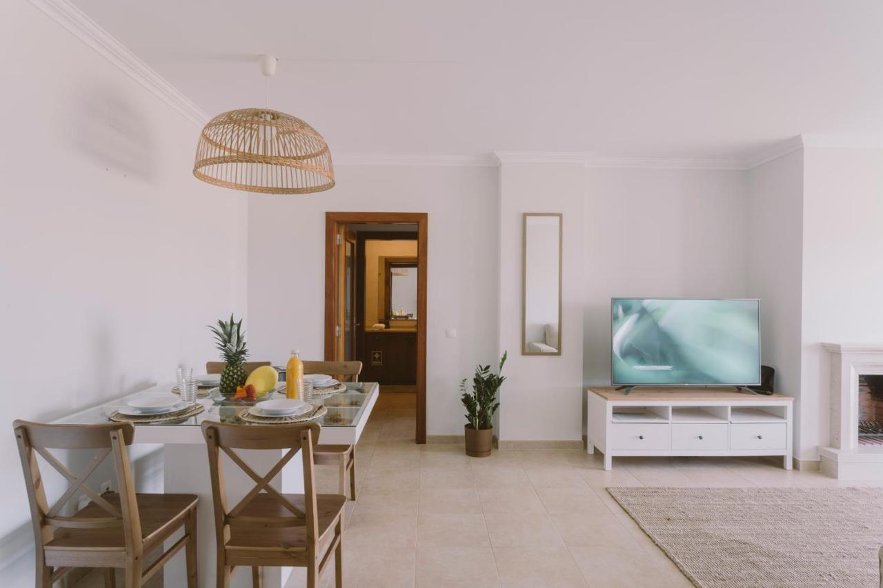 Best Houses 55 Surfers Paradise — 4-Star Luxury Hotel in Ferrel, Portugal