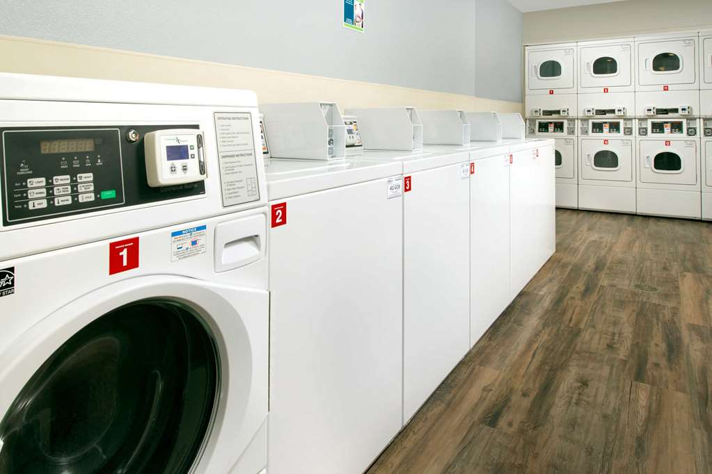WoodSpring Suites Chicago Darien - photo 16