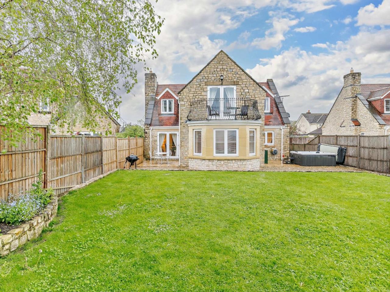 5 Bed in Glastonbury 91657 in Glastonbury, United Kingdom