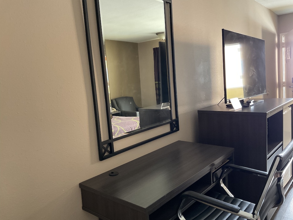 Super 8 by Wyndham Chattanooga East Ridge - photo 24