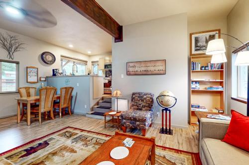 Hemlock Hideaway — Long Beach — photo 4
