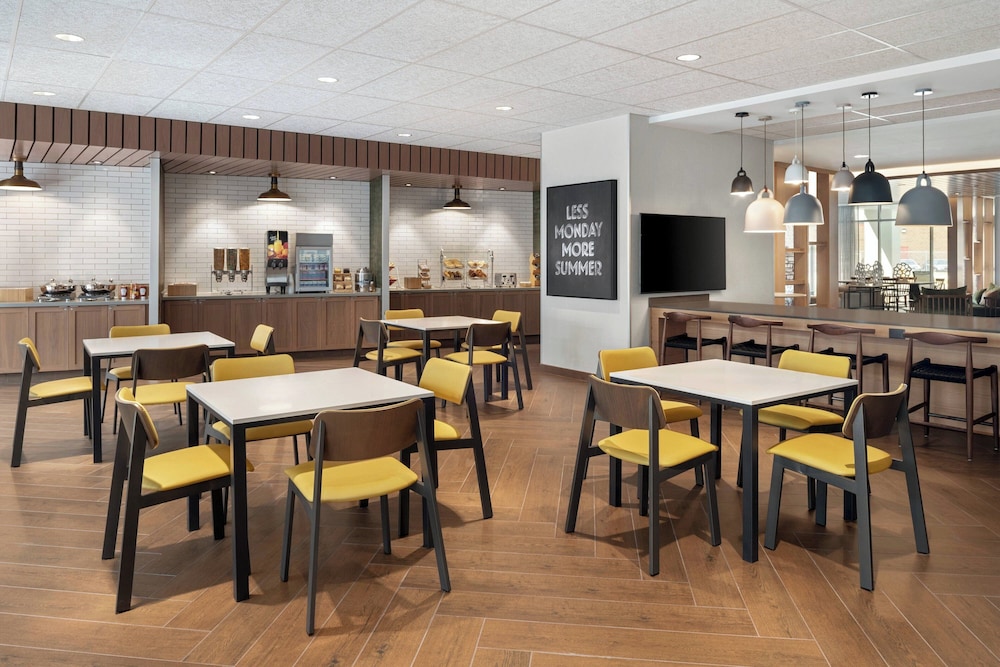 Fairfield Inn & Suites by Marriott Milwaukee West - photo 21
