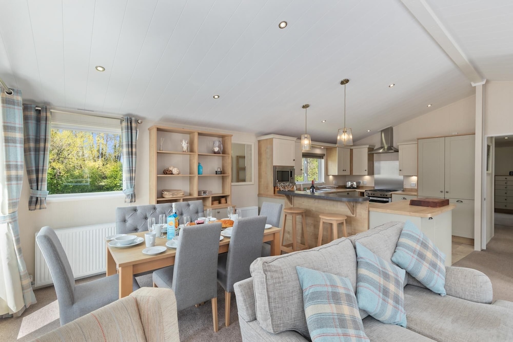 St Mary's View Luxury Lodge Short Walk to Beach Parking — 4-Star Luxury Hotel in Tenby, United Kingdom