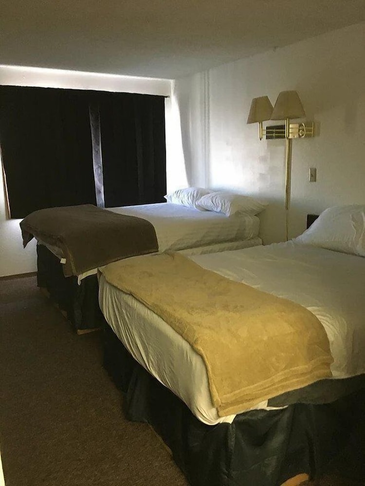 Sunset Inn Wyoming - photo 3