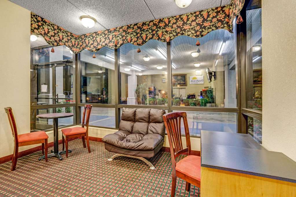 Days Inn by Wyndham Hernando - photo 4
