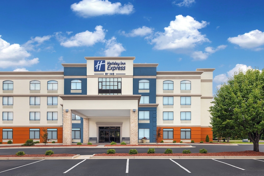 Holiday Inn Express Fayetteville Fort Bragg by IHG - photo 41