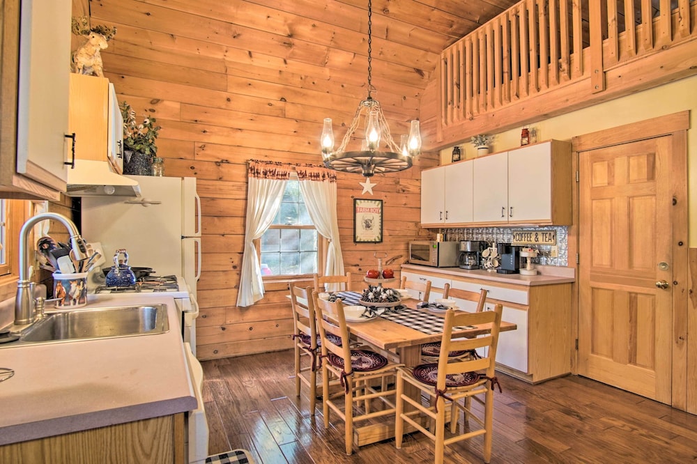 Rustic Rothbury Cabin with Resort Amenity Access - photo 4