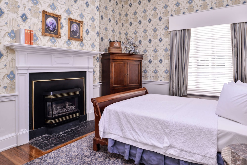 Hampton Inn Lexington Historic District - photo 9
