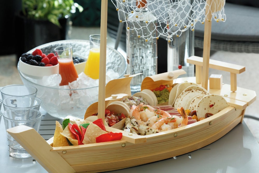 Kimpton Surfcomber Hotel by IHG - photo 45