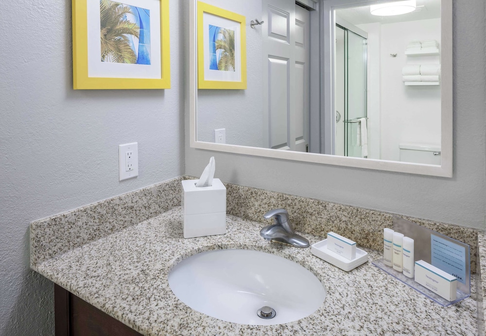 Hampton Inn & Suites Miami Doral Dolphin Mall - photo 27