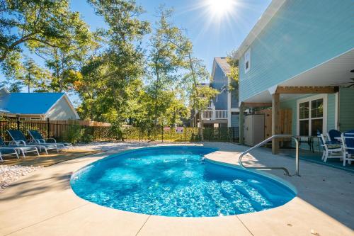 A Sloth's Retreat by Oak Island Accommodations - photo 18