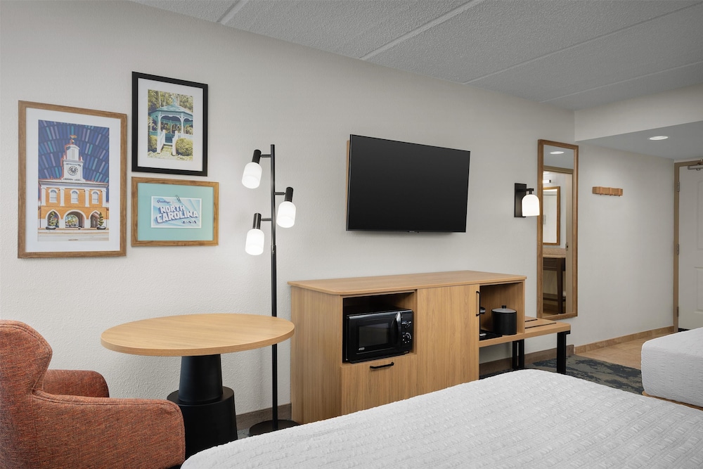 Hampton Inn Fayetteville Fort Bragg - photo 7