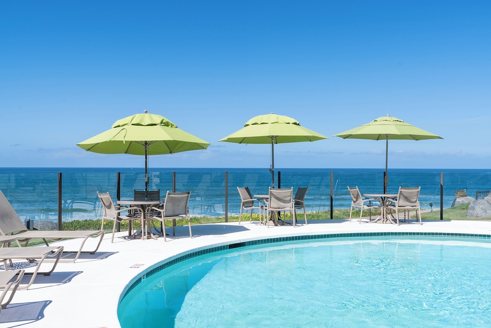 Wave Crest Resort - carbon neutral hotel in Del Mar