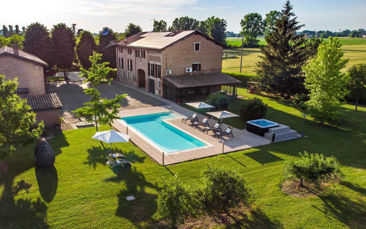 Casa delle Noci country house pool & SPA — 4-Star Luxury Hotel in Modena, Italy