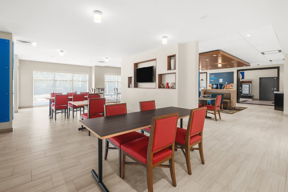 Holiday Inn Express & Suites Suisun City by IHG - photo 37