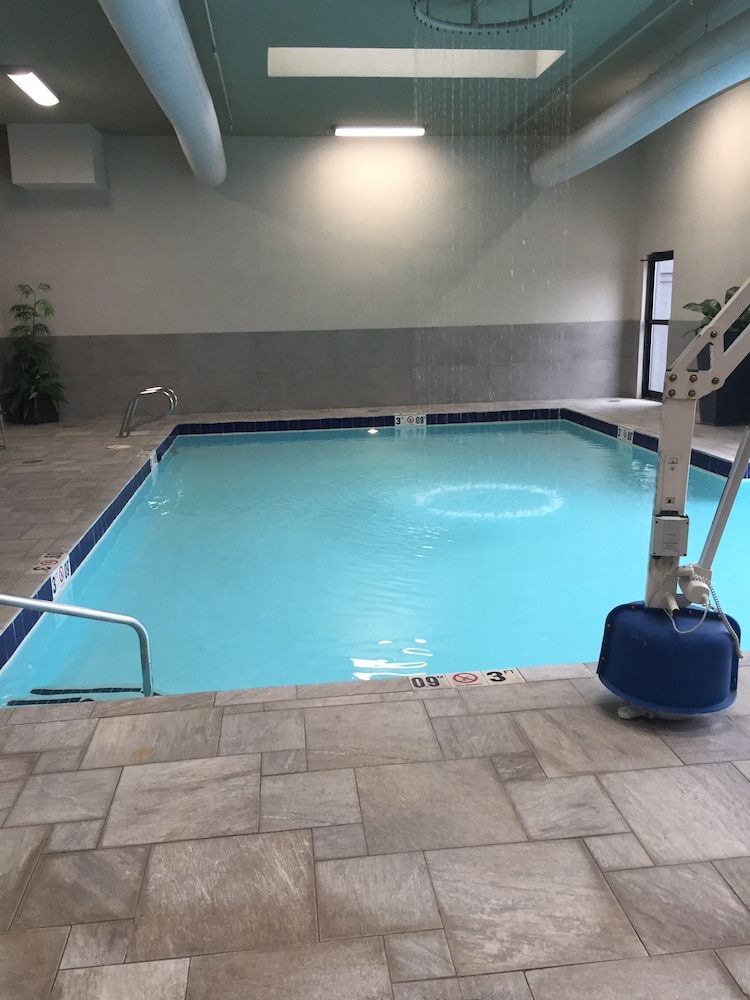 DoubleTree by Hilton Springfield - photo 17