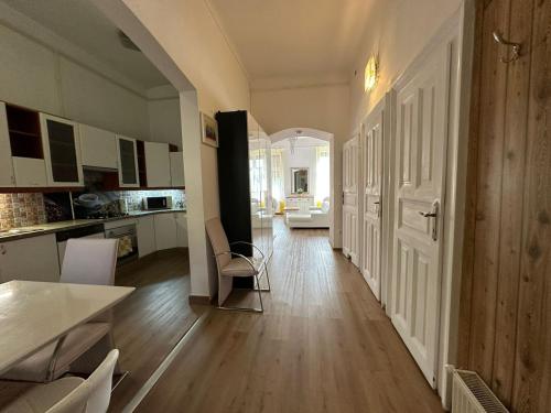 Park Danubes view central market Budapest — 4-Star Luxury Hotel in Budapest, Hungary