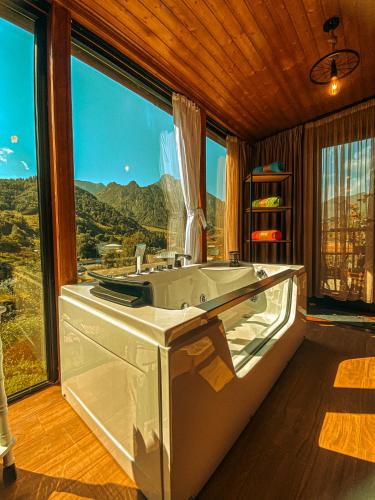 Donata Cottages kazbegi — 4-Star Luxury Hotel in Step'antsminda, Georgia