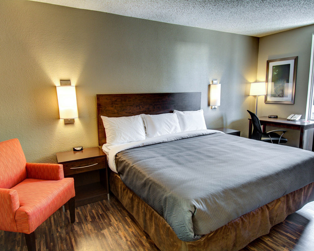 Econo Lodge Takoma Park - photo 18