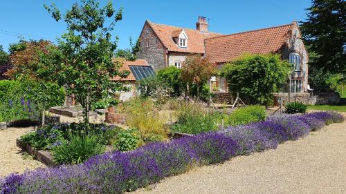 Keepers Cottage Guest House — 4-Star Luxury Hotel in Holt, United Kingdom