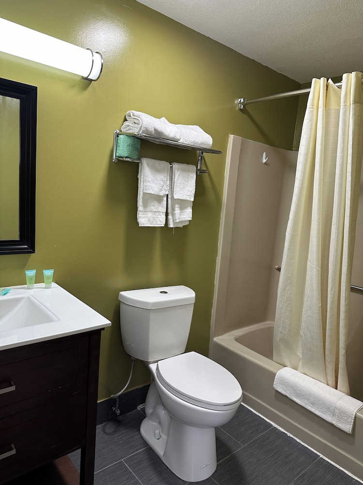 Wickford Motor Inn - photo 16