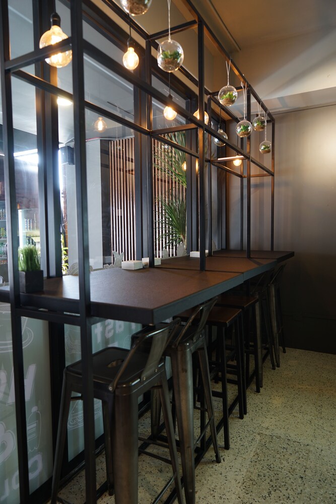 Lavish Capsule — George Town — photo 3