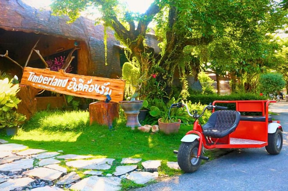 Timberland and Fruit Resort in Suan Phueng, Thailand