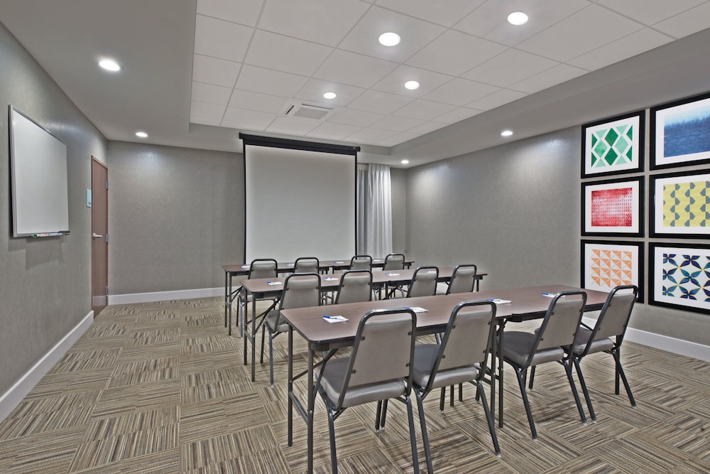 Holiday Inn Express & Suites New Cumberland by IHG - photo 35