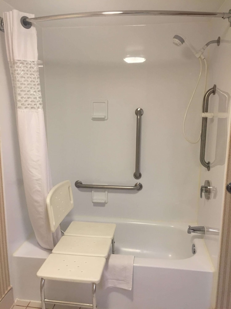 Hampton Inn Winchester University Mall Area - photo 19