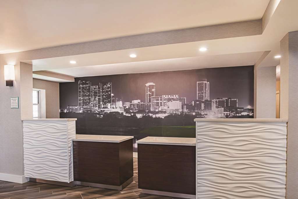 La Quinta Inn & Suites by Wyndham Fort Worth North - photo 8
