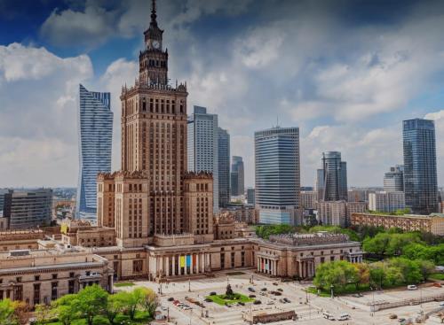 Lumina lux apart with a balcony near Palace of Culture and Science — 5-Star Luxury Hotel in Warsaw, Poland