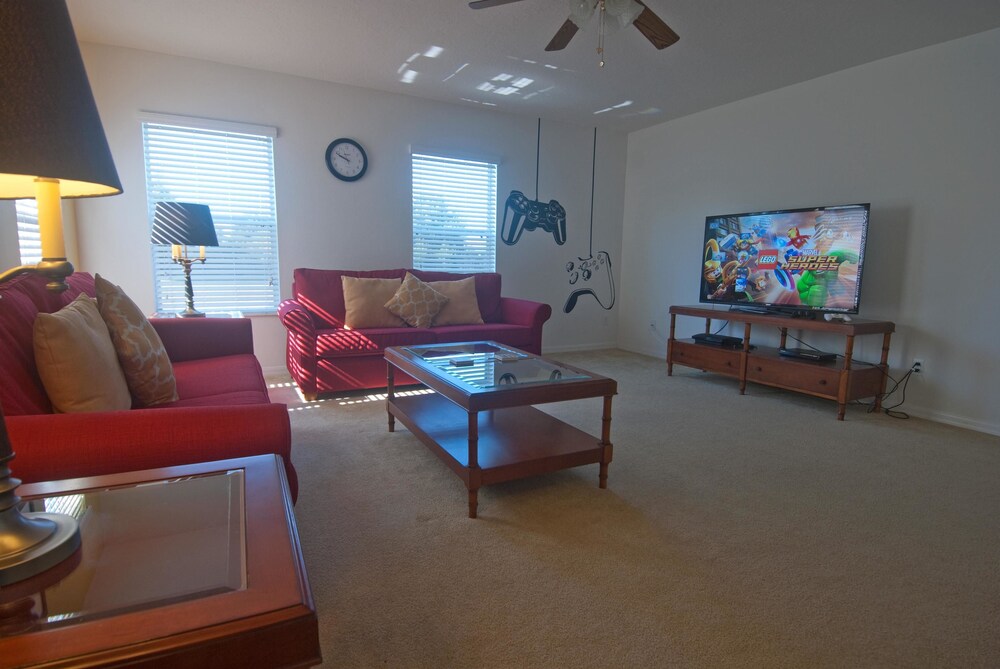 South facing Pool With Spa & Games Room - photo 23
