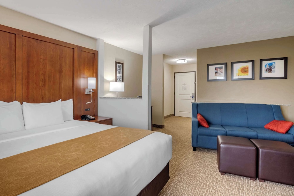 Comfort Suites Speedway Kansas City - photo 15