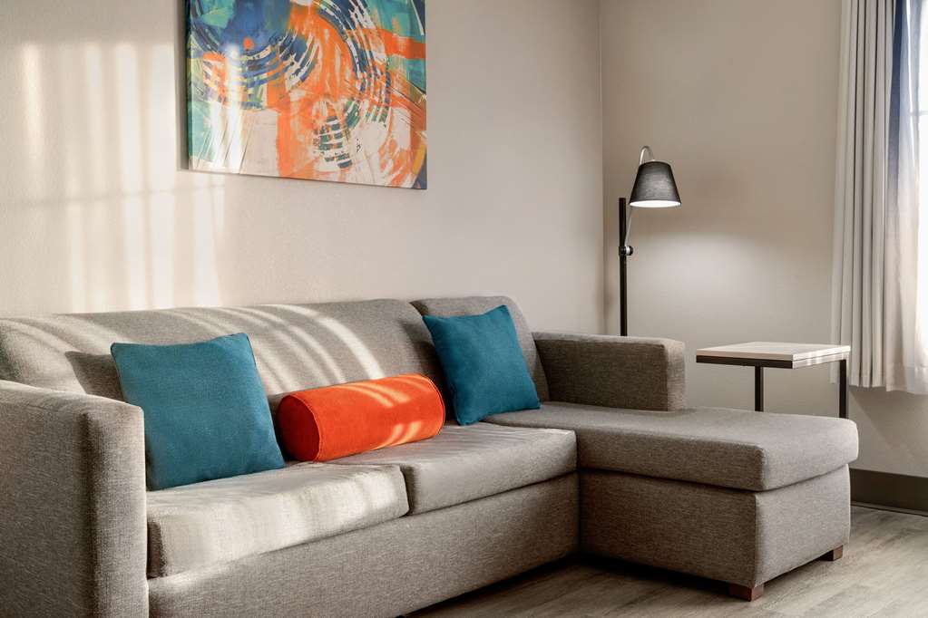 La Quinta Inn & Suites by Wyndham Stephenville - photo 34
