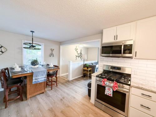 Lakefront 4BD2BADockGrillDecksFirepit 12PP — Camdenton — photo 4