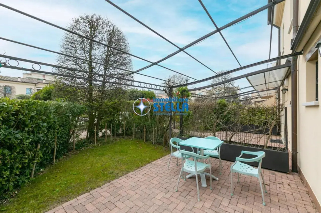 Residence Borgo dei Fiori E08 — 4-Star Luxury Hotel in Lido Di Jesolo, Italy
