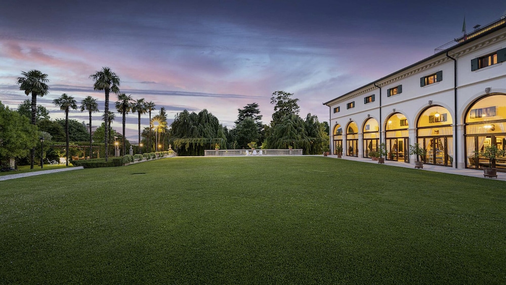 Villa Barchessa Panigai 14 — 4-Star Luxury Hotel in Cappella Maggiore, Italy