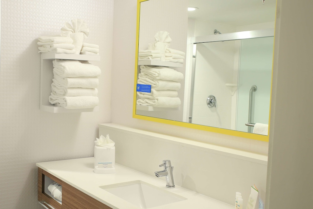 Hampton Inn & Suites Mount Laurel Moorestown - photo 14