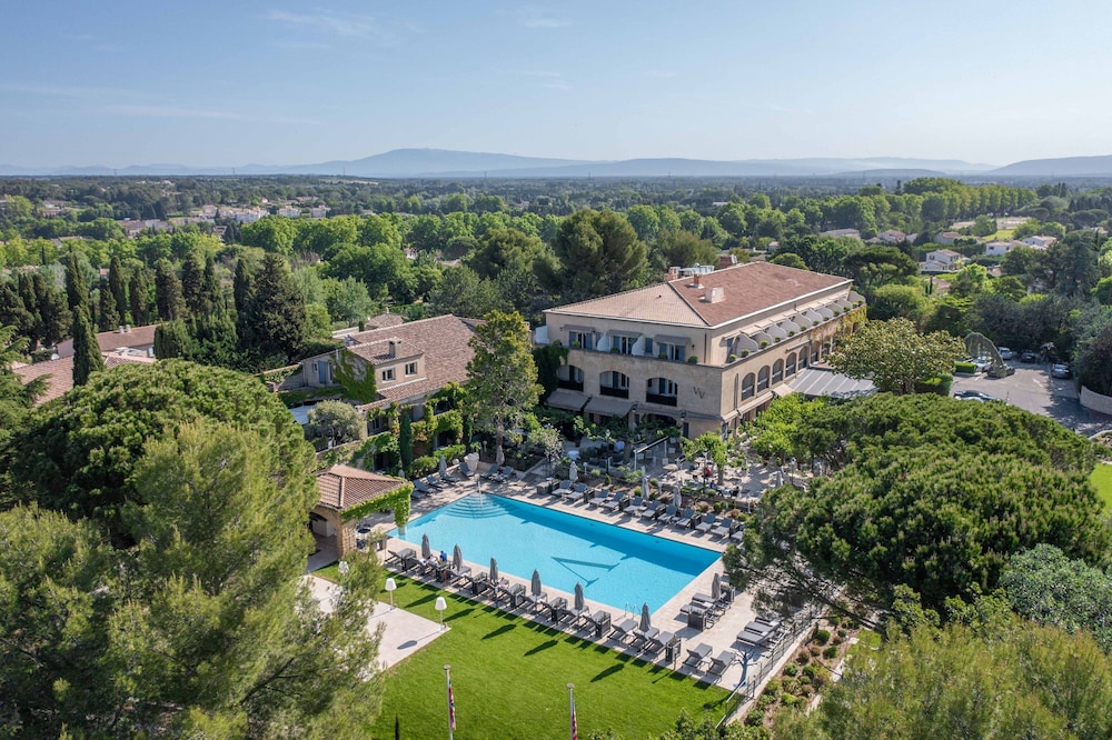 Le Vallon de Valrugues Hotel Spa & Villas in Saint-Remy-De-Provence, France