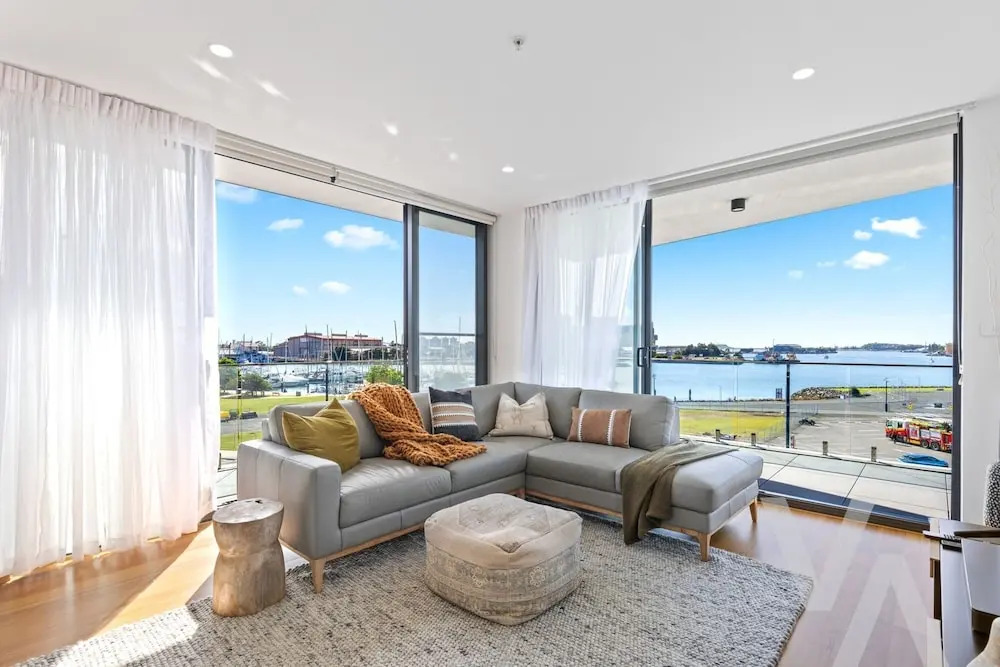 Harbour Towers Apartments Free Parking & Tram Access Hello Newcastle Accommodations — 4-Star Luxury Hotel in Newcastle, Australia