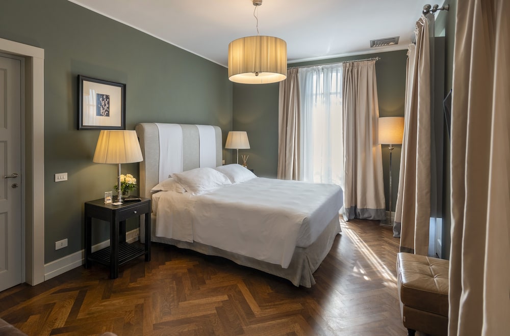 Villa Pattono Relais — 4-Star Luxury Hotel in Costigliole D'asti, Italy