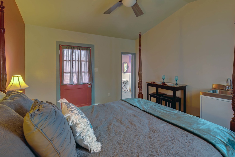 Carlisle Garden Suites - photo 13