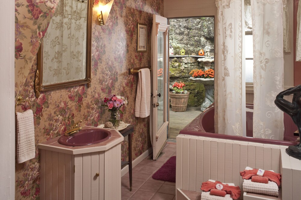Cliff Cottage Inn Victorian B&B and Boutique Hotel - photo 28